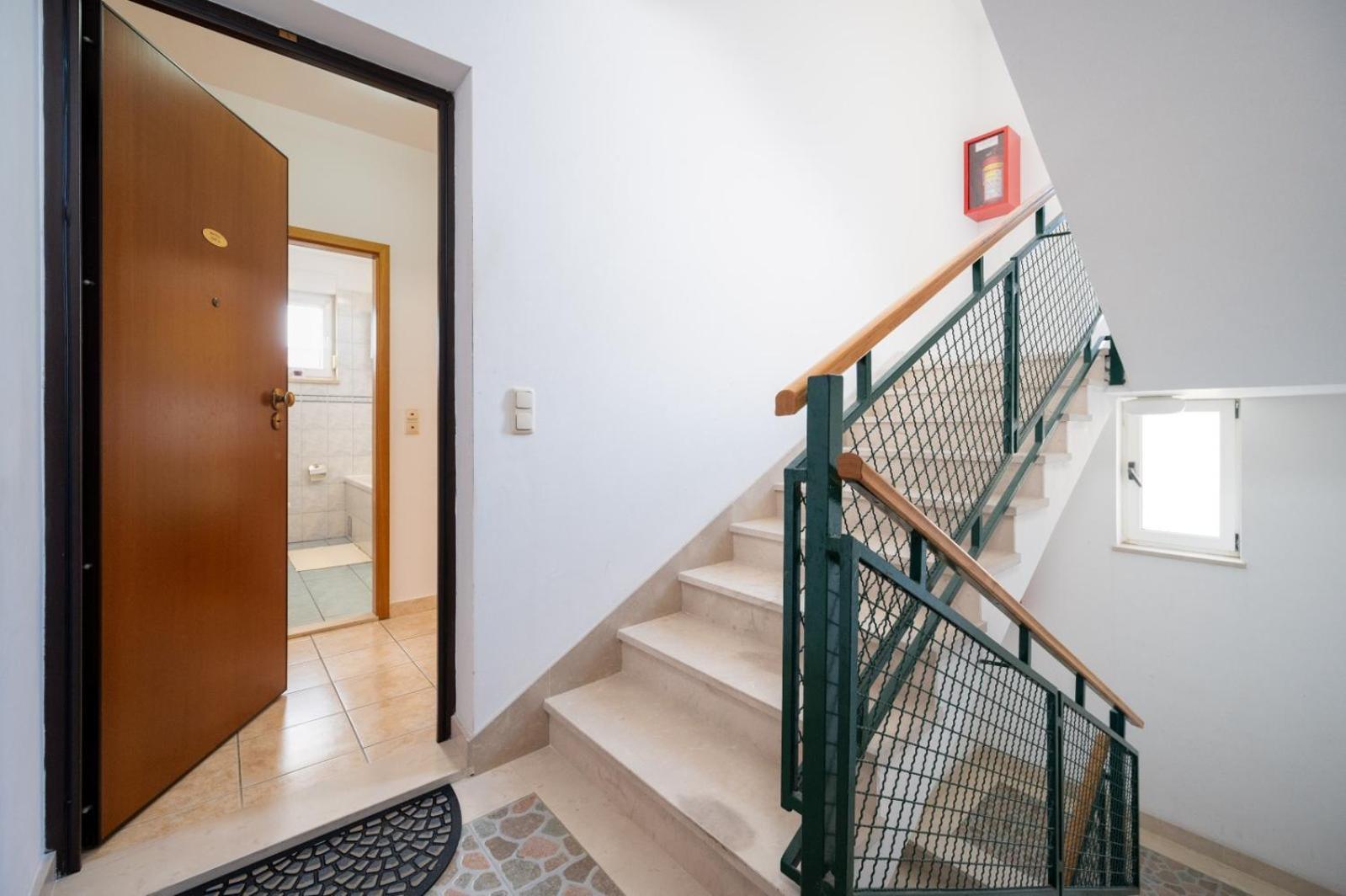 Apartment Anita Трогир Экстерьер фото